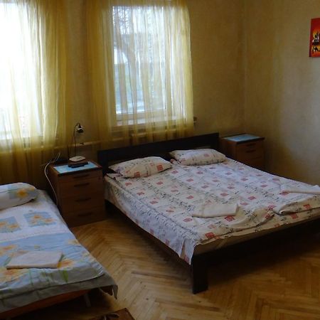 Apartment Near The Central Railway Station Киев Екстериор снимка