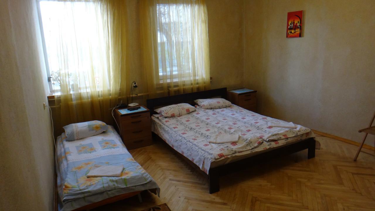 Apartment Near The Central Railway Station Киев Екстериор снимка